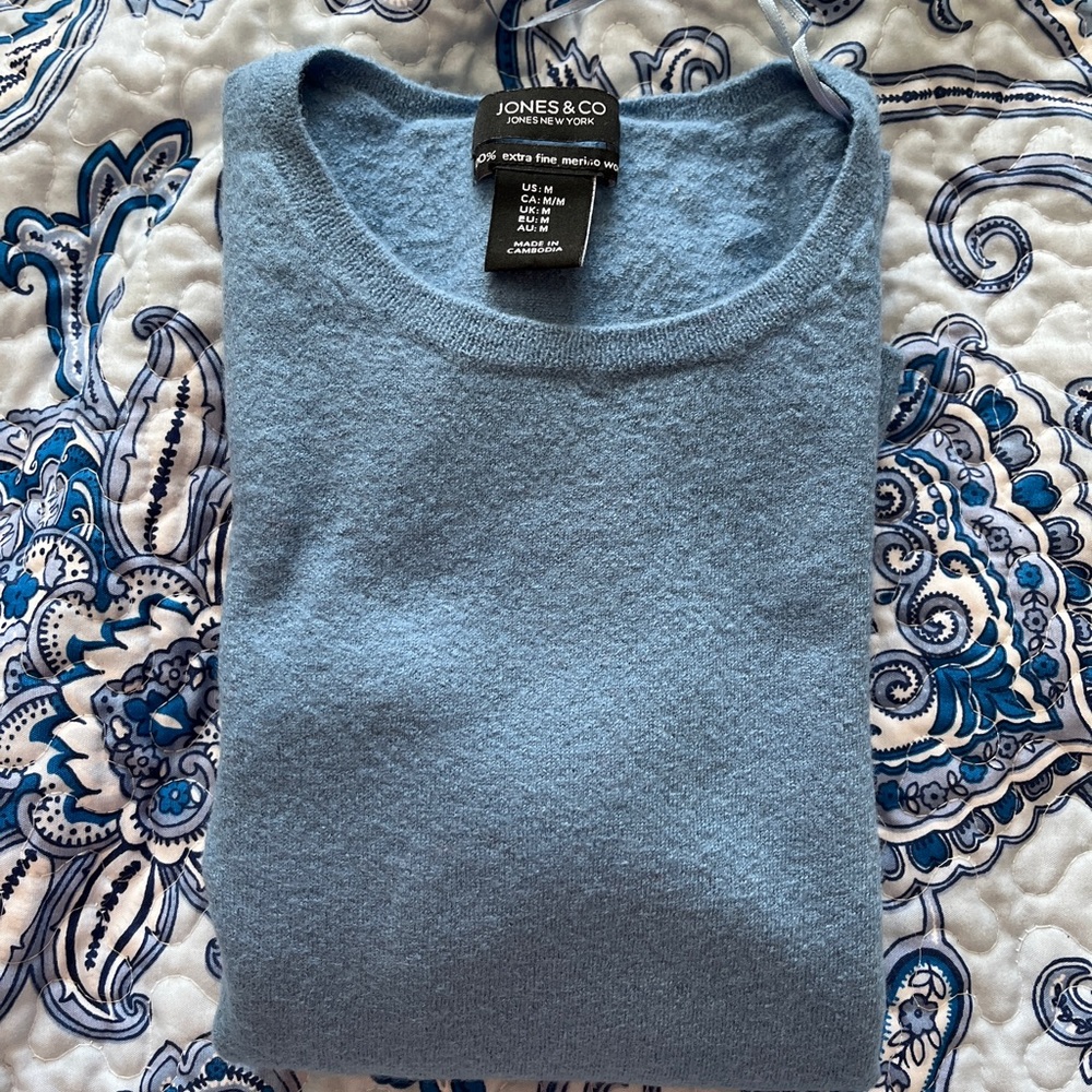 Beautiful Jones New York Merino Wool sweater